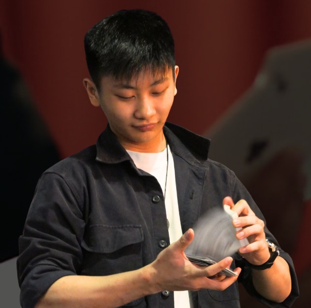 close-up-magic-show